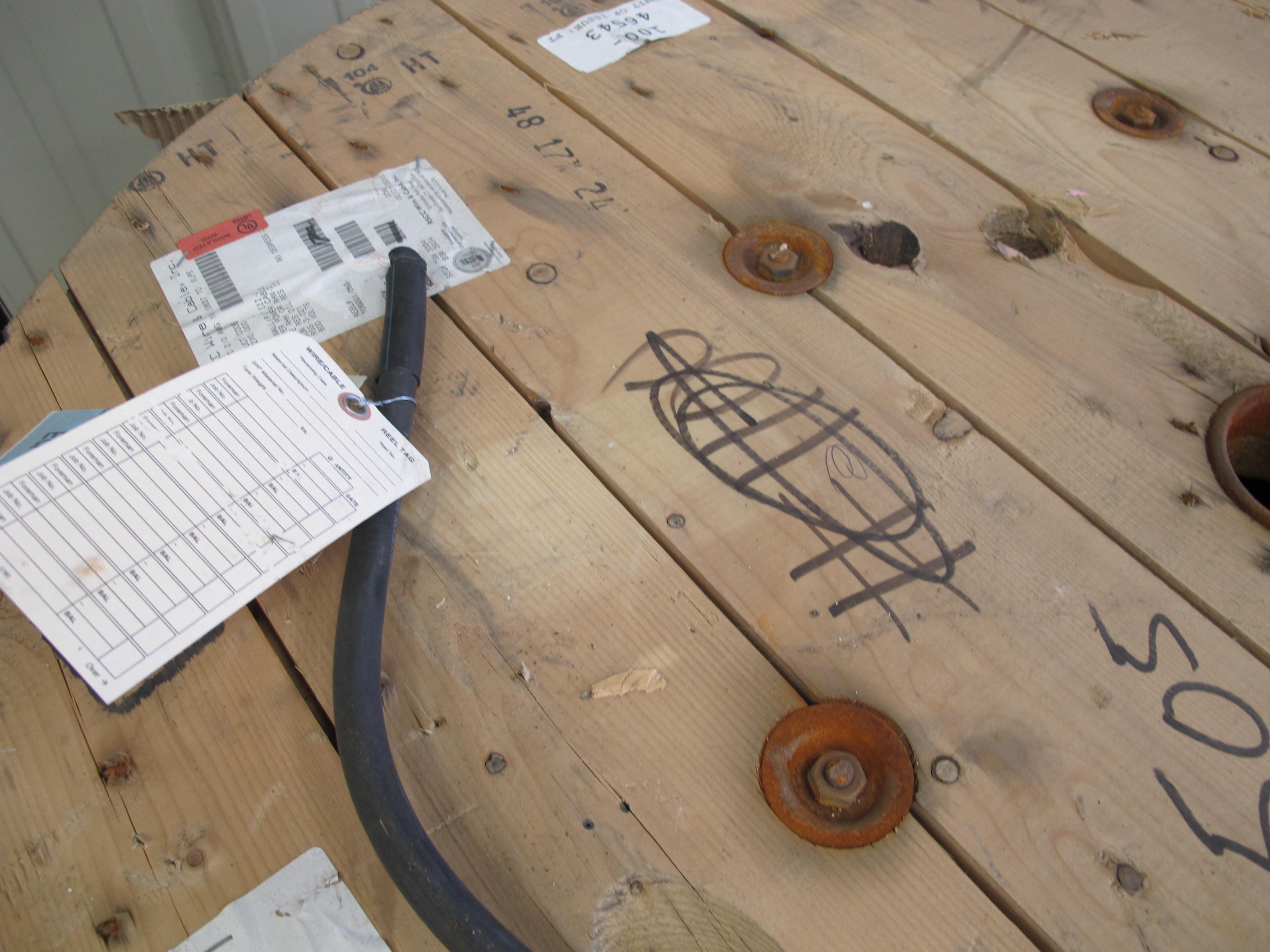 LOT (3272 FT) OF CABLE, ELECTRICAL TYPE, 2/0 AWG SIZE, 600V RATING, COPPER MATERIAL, 1 CONDUCTOR, POWER KIND. NON-SHIELDED, FLAME RETARDANT ETHYLENE PROPYLENE RUBBER INSULATED BLACK, MARK WITH CABLE CODE H1G & (630) CABLE, ELECTRICAL TYPE, 2/0 AWG SIZE, 600V RATING, COPPER MATERIAL, 1 CONDUCTOR, POWER KIND. NON-SHIELDED, FLAME RETARDANT ETHYLENE PROPYLENE RUBBER INSULATED BLACK, MARK WITH CABLE CODE H1G (W-44) LOADING & HANDLING FEE $15-